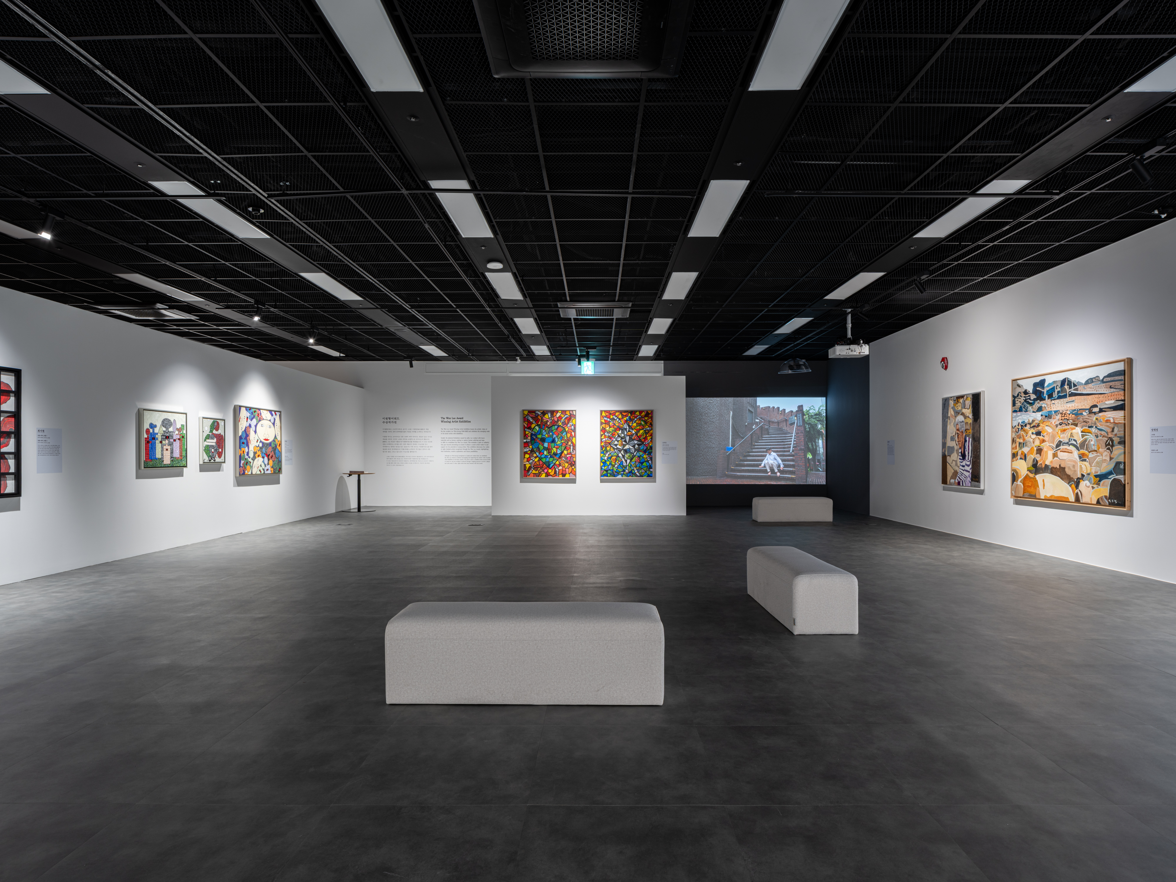 ce54ce1da350346bf71196f145365c6b.jpg 이원형어워드 수상작가전 전시 전경 사진